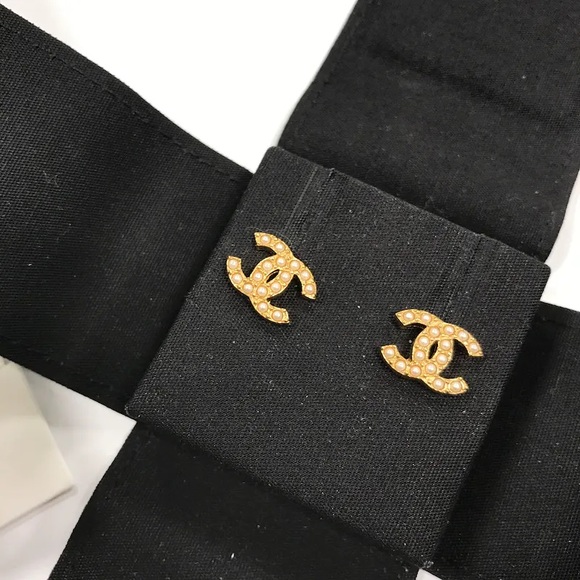 CHANEL Jewelry - CHANEL CC Pearl Authentic Earrings/Gold